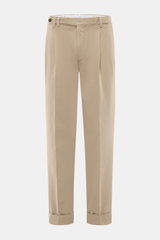 PT Torino Chino "Hamptons" beige photographed from front, ankle-length tapered fit with soft cotton twill, zipper, buttons, French pockets, double waistband pleat, small watch pocket, back flap pockets, fixed hem cuff.