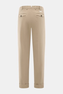 PT Torino Chino 'Hamptons' beige pants shown from the back, twill pure cotton, soft touch, tapered fit, regular thigh width, ankle-length, very slim tapering, zipper and waistband buttons, extended button tab, small watch pocket, double waistband pleat, F