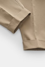 Close-up image of the ankle-length cuff of PT Torino Chino 'Hamptons' beige pants, photographed from above, showing twill pure cotton, soft touch, tapered fit, regular thigh width, very slim tapering, zipper and waistband buttons, extended button tab, sma