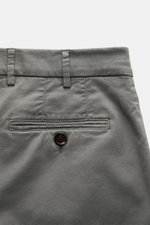 Brunello Cucinelli Chinos 'Italian Fit' grey shown from the rear waist close-up, featuring back pockets with button, twill cotton, tapered cut.