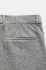 Close-up of the waistband and back welt pocket of Brunello Cucinelli wool trousers light grey melange, photographed from above.

Additional description: <p>These wool trousers of the luxury label BRUNELLO CUCINELLI are a true classic among trouser models 