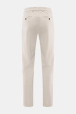 Incotex Baumwollhose sand Rückansicht, Twill aus Baumwolle, leicht elastisch, weicher Griff, Regular Fit, schmal zulaufend, Reißverschluss, Bundknopf, Knopfriegel, französische Taschen, Uhrentaschen, Gesäßtaschen mit Knopf.