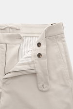 Incotex Baumwollhose sand, Nahaufnahme von Bund, Reißverschluss, Knöpfen, Twill aus Baumwolle, Regular Fit, französische Taschen, weicher Griff.