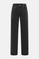 Jacquemus Jeans schwarz, frontal fotografiert, Regular Fit, gerader Schnitt, Denim aus reiner Baumwolle, leicht griffig, Button Fly, Five-Pocket-Stil, innenliegendes Weblabel.