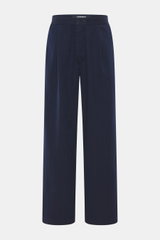 Jacquemus Denim-Jogpants dunkelblau, frontale Nahaufnahme, Denim aus reiner Baumwolle, weicher Griff, Loose Fit, gerader Schnitt, Button Fly, elastischer Bund, aufgesetzte Gesäßtaschen, innenliegendes Weblabel.