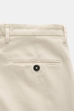 Briglia 1949 Chino 'Naviglio' sand, Detailfoto von hinten oben, elastische Baumwolle, soft, garment dyed, Regular Fit, schmal zulaufend, Taschen.