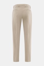 Briglia 1949 Chino beige, knöchellang, schmal zulaufend, weicher Twill aus elastischer Baumwolle, Rückansicht mit Leistentaschen und französischen Taschen.