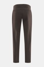 Briglia 1949 Chino dunkelbraun, rückseitige Ansicht, aus elastischem Baumwoll-Twill, knöchellang, tapered Fit mit Leistentaschen und Bundknopf.
