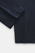 Nahaufnahme der Circolo 1901 Jersey-Hose navy aus weichem Baumwoll-Flanell-Jersey mit Stretch, knöchellang und geradem Schnitt.