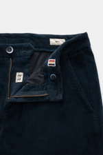Close-up front view of Mason's Corduroy Pants 'Torino Style' navy showing zip fly, button, and waistband details. Would you like some cool corduroy pants? Then the 'Torino Style' model by MASON'S is just right for you, because thanks to its material compo