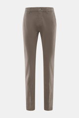 Frontale Nahaufnahme der Mason's Chino 'Torinostyle' grau aus Modal, Baumwolle, Microfaser, Slim Fit, schmal zulaufend mit Reißverschluss, Bundknöpfen, französischen Taschen, paspelierten Gesäßtaschen mit Knopf und typischem Metallinitial, weicher Griff.