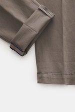 Nahaufnahme der umgeschlagenen Beinöffnung der Mason's Chino 'Torinostyle' grau, Mix aus Modal, Baumwolle, Microfaser, Slim Fit, schmal zulaufend.