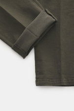 Dondup Chino 'Gaubert' dark olive, Detailfoto von unten, Baumwoll-Lyocell-Mix, Slim Fit, schmale Wade, Reißverschluss, Slide Button, französische Taschen, Gesäßtaschen mit Knopf, Metall-Initial.