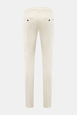 Dondup Chino 'Gaubert' creme von hinten fotografiert, Mix aus Baumwolle und Lyocell, elastisch, Slim Fit, schmal geschnittene Wade, Reißverschluss, Slide Button, französische Taschen, Gesäßtaschen mit Knopf, typisches Metall-Initial.