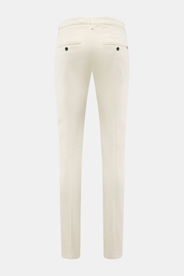 Dondup Chino 'Gaubert' creme von hinten fotografiert, Mix aus Baumwolle und Lyocell, elastisch, Slim Fit, schmal geschnittene Wade, Reißverschluss, Slide Button, französische Taschen, Gesäßtaschen mit Knopf, typisches Metall-Initial.