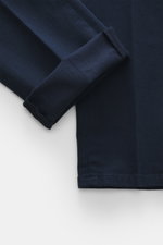 Nahaufnahme der Dondup Chino 'Gaubert' navy aus Baumwoll-Lyocell-Mix, slim fit, schmale Wade, Detail von Saum und Stoffstruktur.
