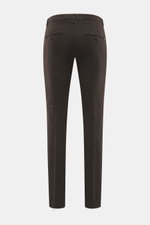 Dondup Chino 'Gaubert' dunkelbraun Rückansicht, Mix aus Baumwolle und Lyocell, elastisch, Slim Fit, schmal geschnittene Wade, französische Taschen, Gesäßtaschen mit Knopf, Metall-Initial.