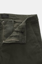 Top front close-up of Dondup Corduroy pants 'Spiritissimo' dark green showing zipper, slide button, and waistband details.

Description: Especially comfortable, velvety fine cord made of elastic cotton makes the 'Spiritissimo' by DONDUP a must-have for th