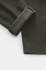 Close-up top view of the folded cuff of Dondup Corduroy pants 'Spiritissimo' dark green, showing fine elastic cotton cord fabric with soft touch.

<p>Especially comfortable, velvety fine cord made of elastic cotton makes the 'Spiritissimo' by DONDUP a mus