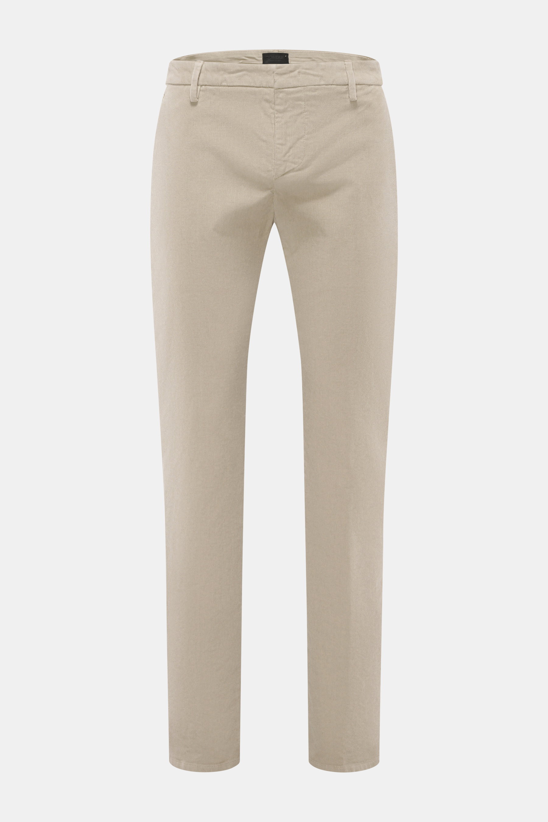 Dondup Cordhose 'Spiritissimo' beige, Slim Fit aus samtigem, elastischem Feincord, frontal fotografiert mit Reißverschluss, französischen Taschen und Metallinitial.
