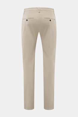 Rear view of Dondup Corduroy pants 'Spiritissimo' beige, slim fit with French pockets, back buttoned pockets, made of fine elastic cotton corduroy.

Description: Especially comfortable, velvety fine cord made of elastic cotton makes the 'Spiritissimo' by 