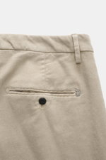 Close-up back view of Dondup Corduroy pants 'Spiritissimo' beige showing fine elastic cotton corduroy, buttoned back pocket with metal initial.

Description: <p>Especially comfortable, velvety fine cord made of elastic cotton makes the 'Spiritissimo' by D