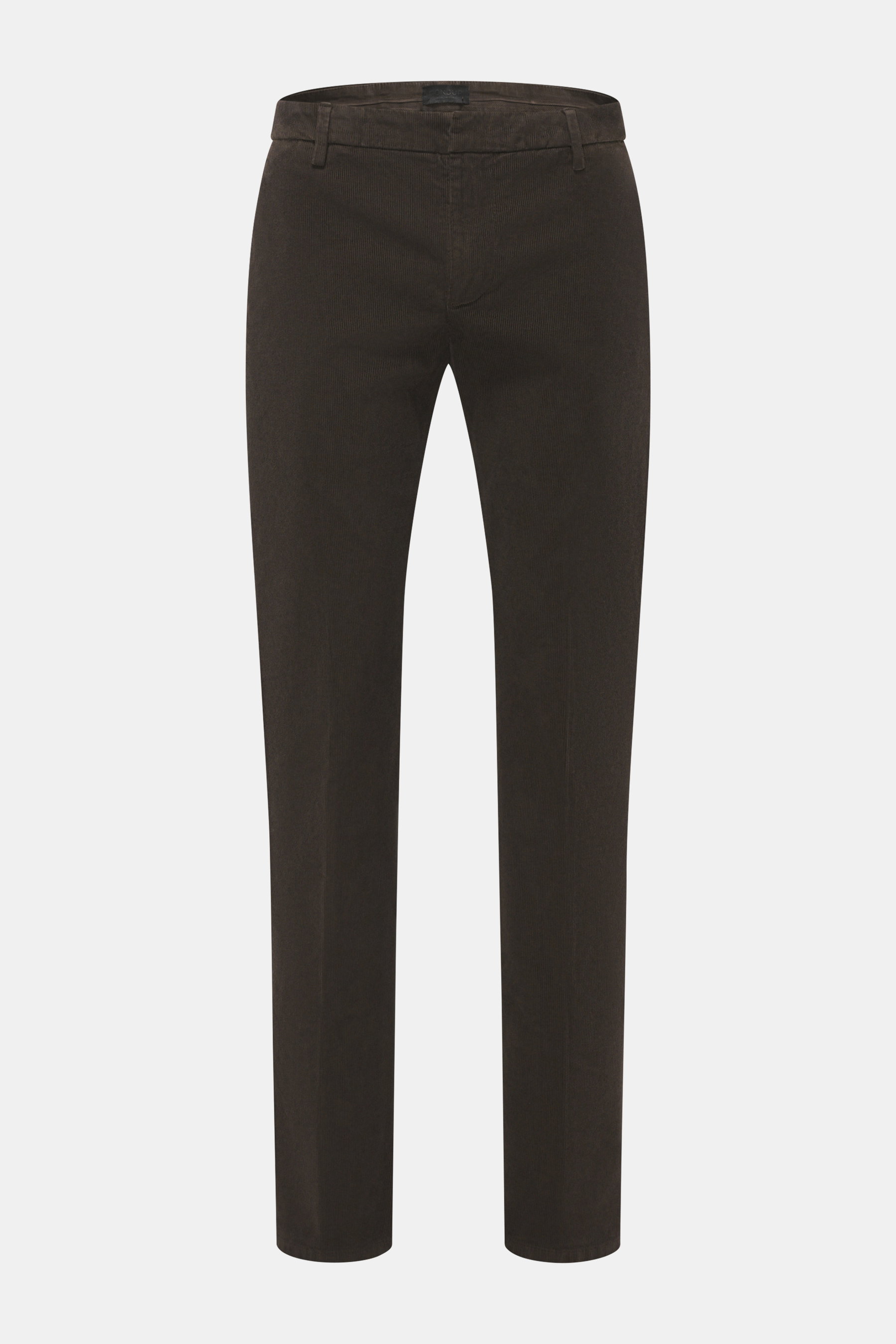 Dondup Cordhose 'Spiritissimo' dunkelbraun, slim Fit, aus samtigem elastischem Feincord, frontal fotografiert mit Reißverschluss, Taschen und Metallinitial.