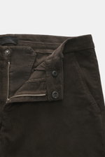 Close-up front view of Dondup Corduroy pants 'Spiritissimo' dark brown showing zipper, slide button, and textured elastic cotton fabric.

Description: <p>Especially comfortable, velvety fine cord made of elastic cotton makes the 'Spiritissimo' by DONDUP a