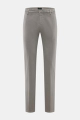 Dondup Baumwollhose 'Spiritissimo' grau, frontal fotografiert, Slim Fit, weich, leicht elastisch, garment dyed, mit Slide Button, Reißverschluss & Taschen.