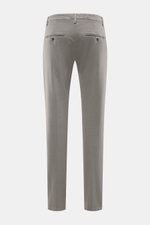 Dondup Baumwollhose 'Spiritissimo' grau, Slim Fit, schmal zulaufend, garment dyed, weiche Haptik, hinten mit paspelierten Taschen, Rückansicht.