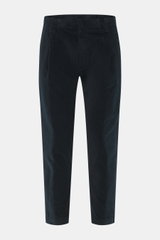Dondup Cordhose 'Ben' petrol aus reiner Baumwolle, Cord, weicher Griff, Tapered Fit, knöchellang, schmal zulaufend, mit Bundfalte, Reißverschluss, französischen Taschen, Knopf-Gesäßtaschen, Metall-Initial, frontal fotografiert.
