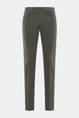 Dondup Chino 'Gaubert' dunkelgrau, frontal fotografiert, aus elastischer Baumwolle, Slim Fit, schmal geschnittene Wade, mit Reißverschluss, Slide Button, französischen Taschen, Gesäßtaschen mit Knopf und typischem Metall-Initial.