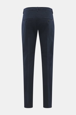 Dondup Chino 'Gaubert' navy Rückansicht, Slim Fit mit schmal geschnittener Wade, elastische Baumwolle, Reißverschluss, Slide Button, französische Taschen, Gesäßtaschen mit Knopf, Metall-Initial.
