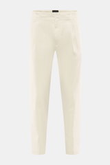 Dondup Chino 'Ben' creme, frontale Nahaufnahme, twill Baumwolle Lyocell, leicht elastisch, weicher Griff, garment dyed, tapered Fit, knöchellang, Bundfalte, Taschen, Metall-Initial.