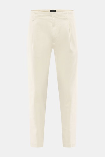 Dondup Chino 'Ben' creme, frontale Nahaufnahme, twill Baumwolle Lyocell, leicht elastisch, weicher Griff, garment dyed, tapered Fit, knöchellang, Bundfalte, Taschen, Metall-Initial.