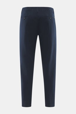 Dondup Chino 'Ben' navy, knöchellang, sehr schmal zulaufend, Rückansicht, Twill aus Baumwolle und Lyocell, leicht elastisch, weicher Griff, garment dyed, Tapered Fit, reguläre Oberschenkelweite, Reißverschluss, Slide Button, einfache Bundfalte, französisc