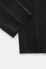 Close-up top view of Officine Générale Corduroy pants 'Hoche' black showing soft corduroy fabric texture and tapered ankle length.

Description: Parisian casualness with a modern claim: OFFICINE GÉNÉRALE presents the 'Hoche' pants, a timeless addition to 