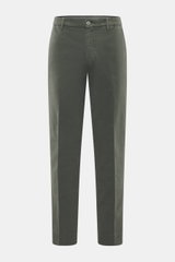 GTA Baumwollhose 'Davide' graugrün, frontale Nahaufnahme, Baumwoll-Twill, Regular Fit, elastisch, französische Taschen, Reißverschluss, Bundknopf, Logo-Detail.