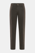 GTA Baumwollhose 'Davide' dunkelbraun, frontal fotografiert, aus elastischem Baumwoll-Twill mit Regular Fit, Bundknopf, Reißverschluss, französischen Taschen.
