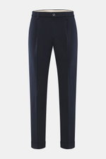 Vorderansicht der GTA Jersey-Hose 'Dennis' navy aus Jersey Viskose/Microfaser, elastisch, glatter Griff, Tapered Fit, knöchellang, mit Reißverschluss, Bundknopf, elastischem Band, französischen Taschen, Logo-Detail, Gesäßtaschen mit Knopf, fixiertem Sauma