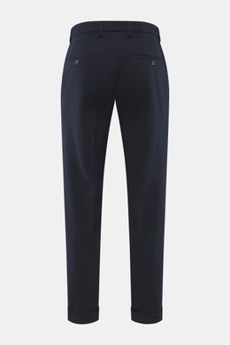 GTA Jersey-Hose 'Dennis' navy, Rückansicht, knöchellang, schmal zulaufend, elastisch, glatter Griff, französische Taschen, Saumaufschlag, Logo-Detail.