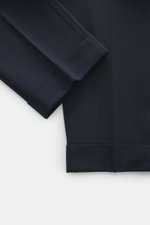 GTA Jersey-Hose 'Dennis' navy im Detail, Nahaufnahme von Bein und Saum, Jersey aus Viskose/Microfaser, elastisch, glatter Griff, tapered fit, knöchellang.