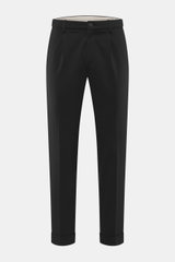 Frontale Draufsicht auf die schwarze GTA Jersey-Hose 'Dennis' mit elastischem Jersey aus Viskose und Microfaser, Tapered Fit, Reißverschluss, Bundknopf, französischen Taschen und fixiertem Saumaufschlag.
