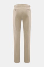 GTA Chino 'Herrick' beige shown from the back, elastic cotton, soft touch, regular fit, low rise, zipper and waistband button, elastic insert in waistband, side adjuster, double waistband pleat, French pockets, back pockets with button.