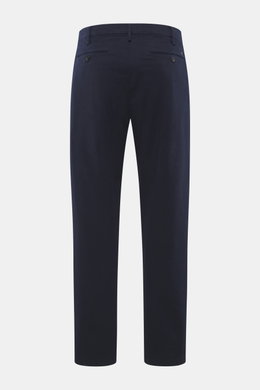 Closed Baumwollhose 'Bergen Tapered' navy, Rückansicht, reine Baumwolle, leicht elastisch, Twill-Struktur, weicher Griff, tapered Fit, knöchellang, Bundhaken, Bundfalte, französische Taschen, paspelierte Gesäßtaschen, Metall-Initial, CLOSED-Weblabel.