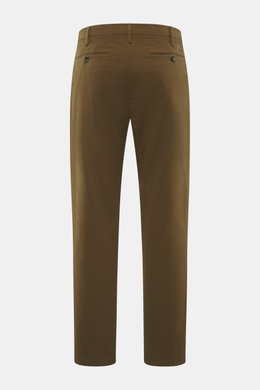 Rückansicht der braunen Closed Baumwollhose 'Bergen Tapered' aus reiner Baumwolle mit Twill-Struktur, Tapered Fit, französischen Taschen, Bundhaken.