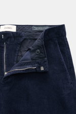Close-up top view of Closed Corduroy Pants 'Clifton' navy showing zipper, waistband hook, and soft cotton corduroy texture.

Description: <p>With the casual 'Clifton' pants made of soft cotton corduroy from the trouser experts CLOSED, you are very well ad