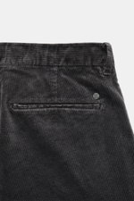 Close-up view of the back waistband and pocket of Closed Corduroy Pants 'Clifton' dark grey, made of soft cotton corduroy with a slight stretch. 

Description: <p>With the casual 'Clifton' pants made of soft cotton corduroy from the trouser experts CLOSED