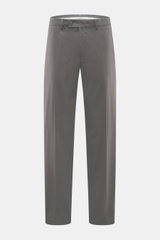 Hiltl Baumwollhose 'Parma' grau, frontale Nahaufnahme, Satin aus Baumwolle, leicht elastisch, glatter Griff, Regular Fit, schmal zulaufend, Zip Fly, Bundhaken, französische und Gesäßtaschen mit Knopf.