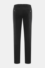 Hiltl Baumwollhose "Parma" schwarz, Rückansicht, Satin aus Baumwolle, leicht elastisch, glatter Griff, Regular Fit, schmal, Zip Fly, Bundhaken, französische Taschen, Gesäßtaschen mit Knopf.
